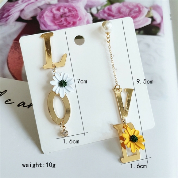 LOVE ASYMMETRIC EARRINGS - Picture 3 of 4